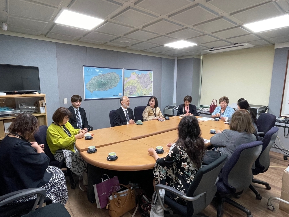 青森商工会議所女性会員との懇談の様子