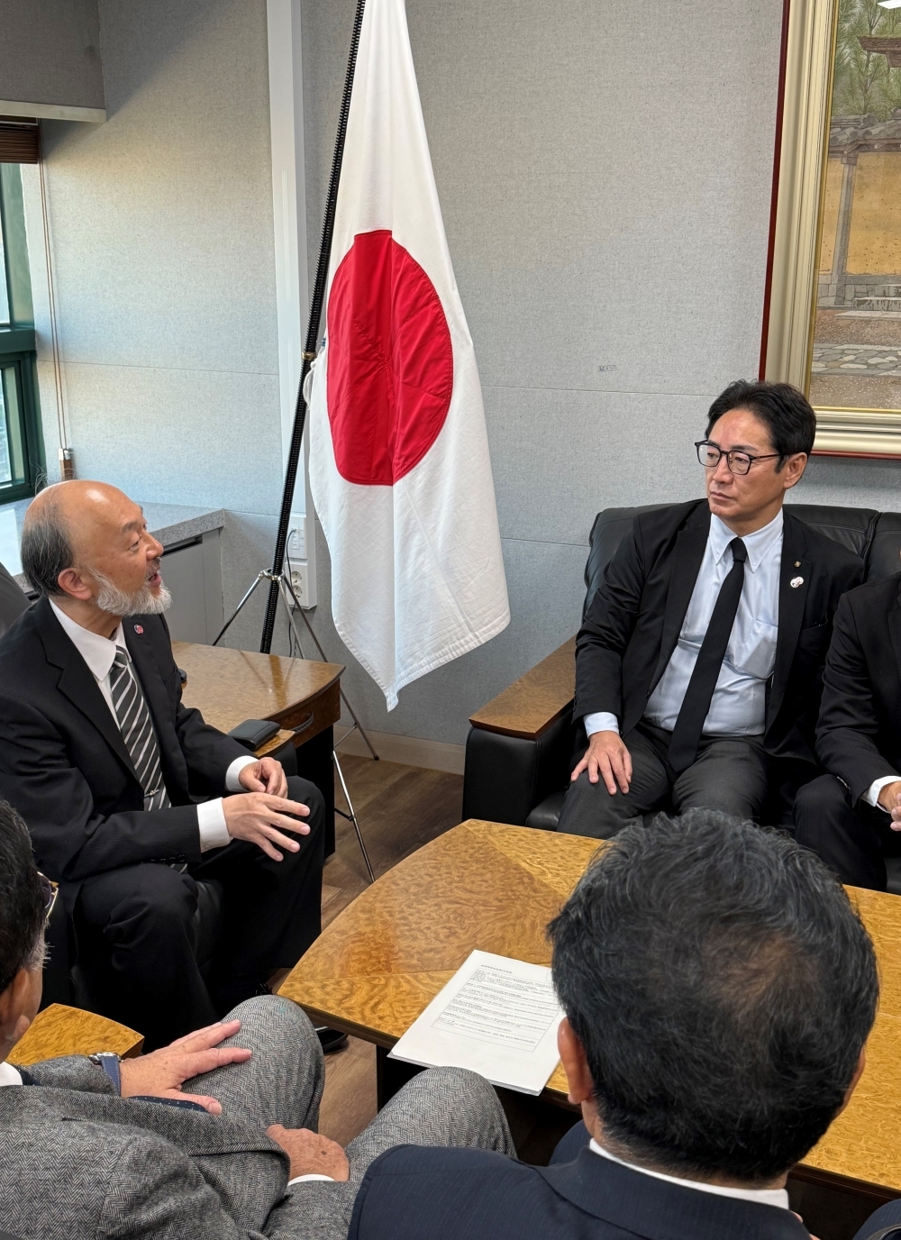 고토다 마사즈미 도쿠시마현 지사와 간담하는 이케다 총영사