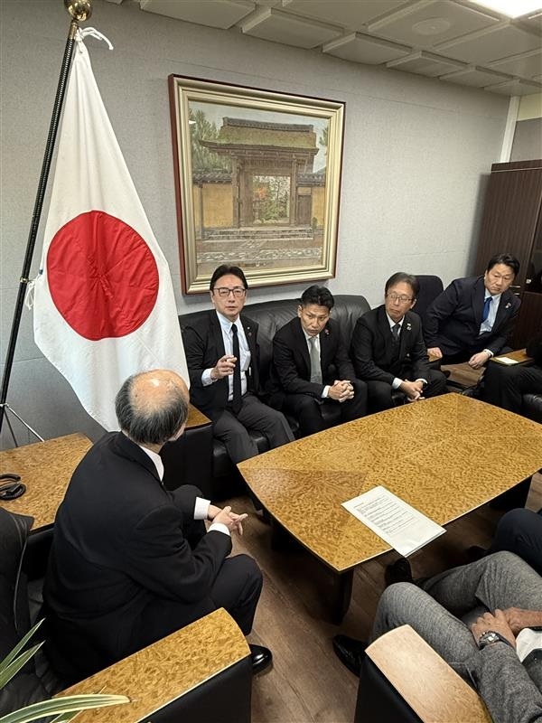 도쿠시마현 일행 분들과 간담하는 모습