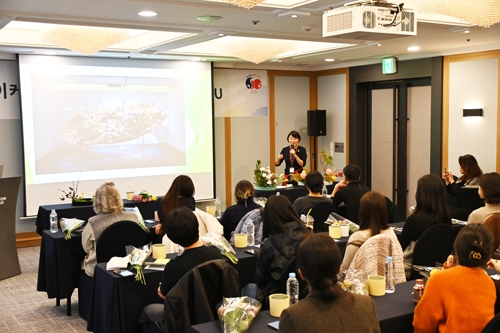 生け花ワークショップの講演写真