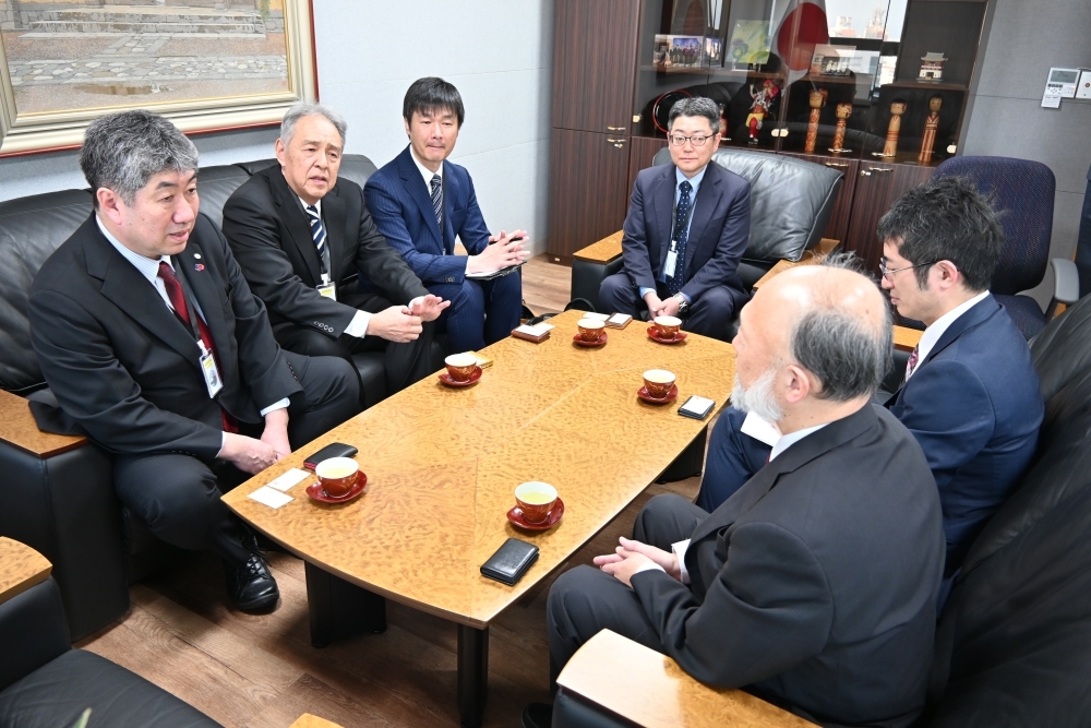 青森県関係者との懇談の様子