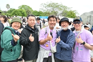 2026済州オルレグローバル子どもウォーキングフェスティバルに参加する来賓及び関係者と記念撮影する池田総領事